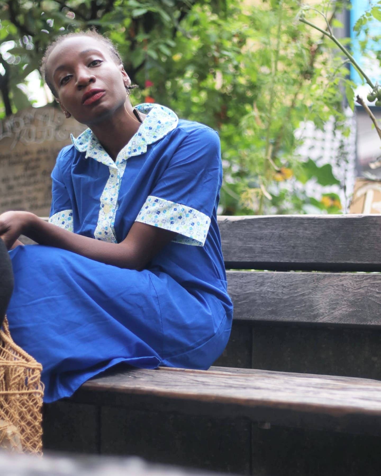 70s Blue Dress with Floral Details| Vintage short-sleeved Summer Dress with back details| Retro buttoned down shirt dress