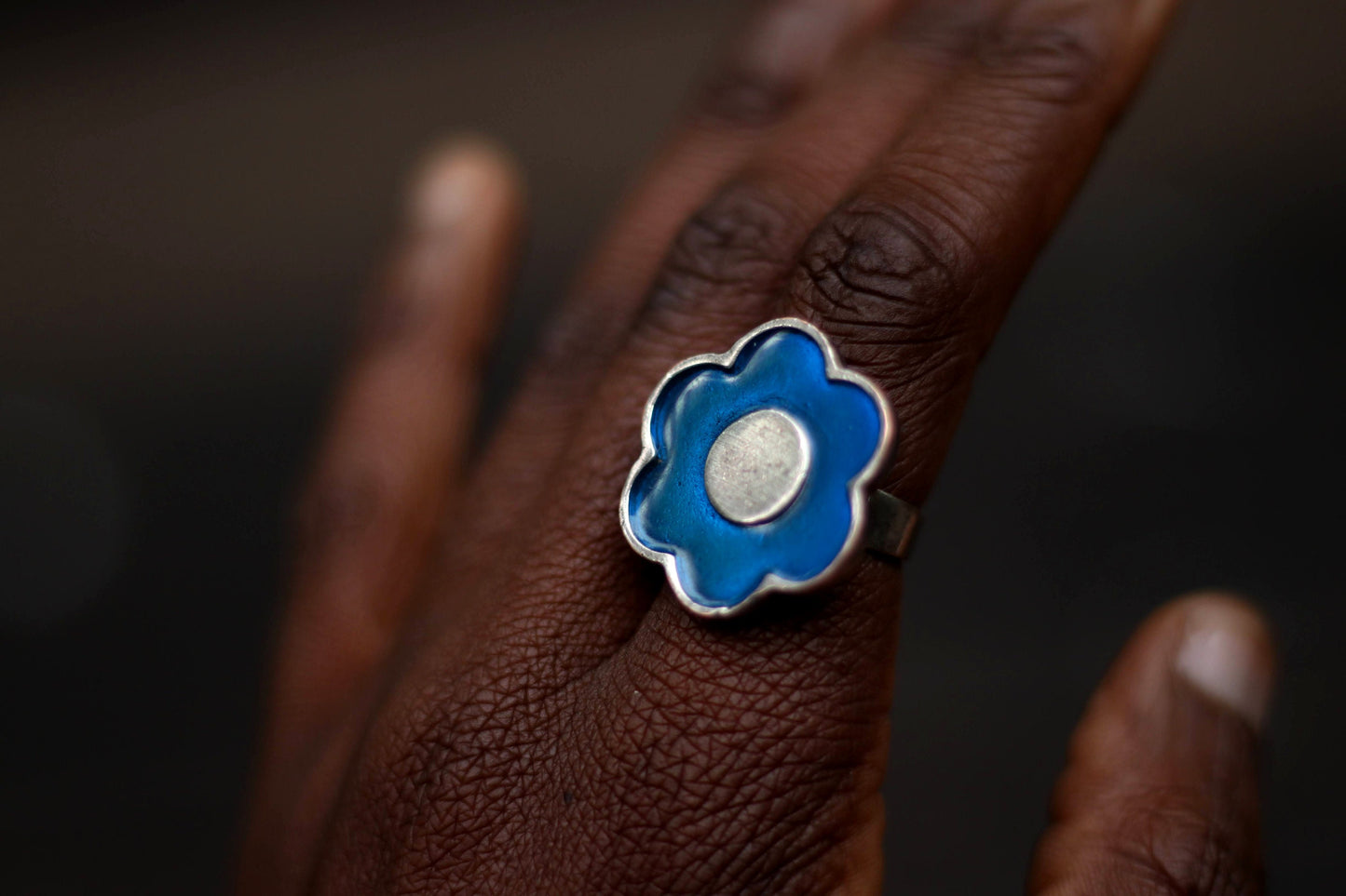 70s Blue Floral Ring| Women's Vintage Flower Power Ring | Silver colored Vintage Floral Motif Ring