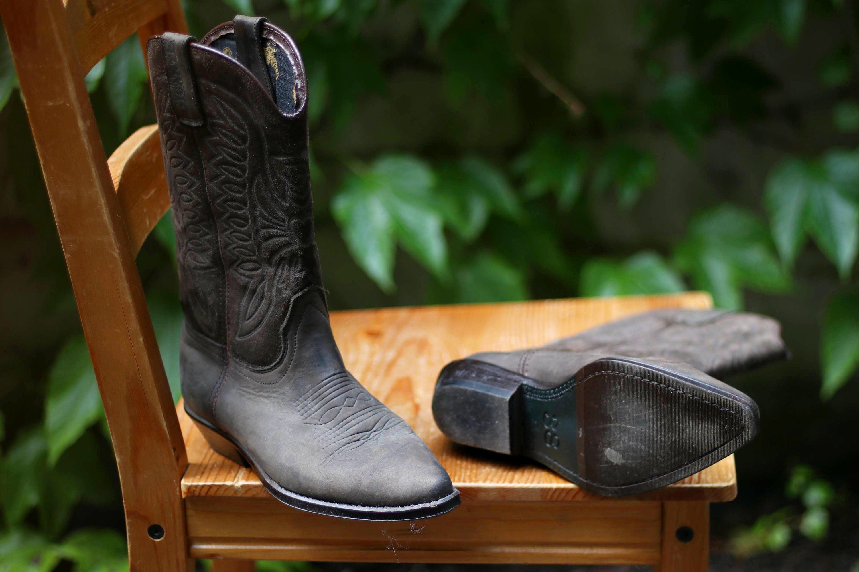 Gray cowgirl boots best sale