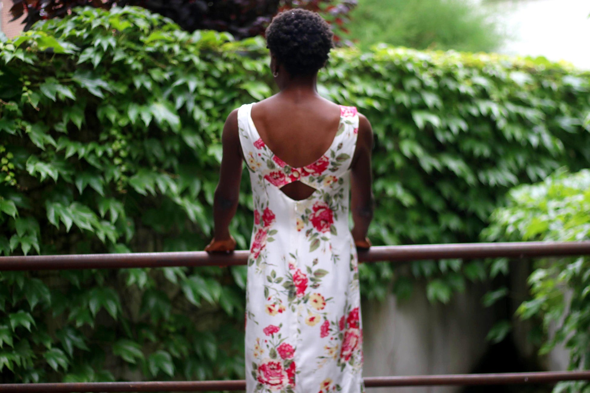 90s Sergio Cassini Dress | Vintage Sleeveless Summer Dress | Women's Floral Print Dress with a statement Back| Knee-length White Dress