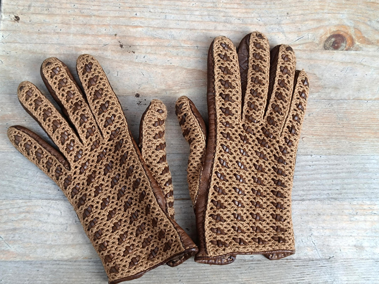 80s Leather Gloves| Vintage Brown Gloves with Woven Details