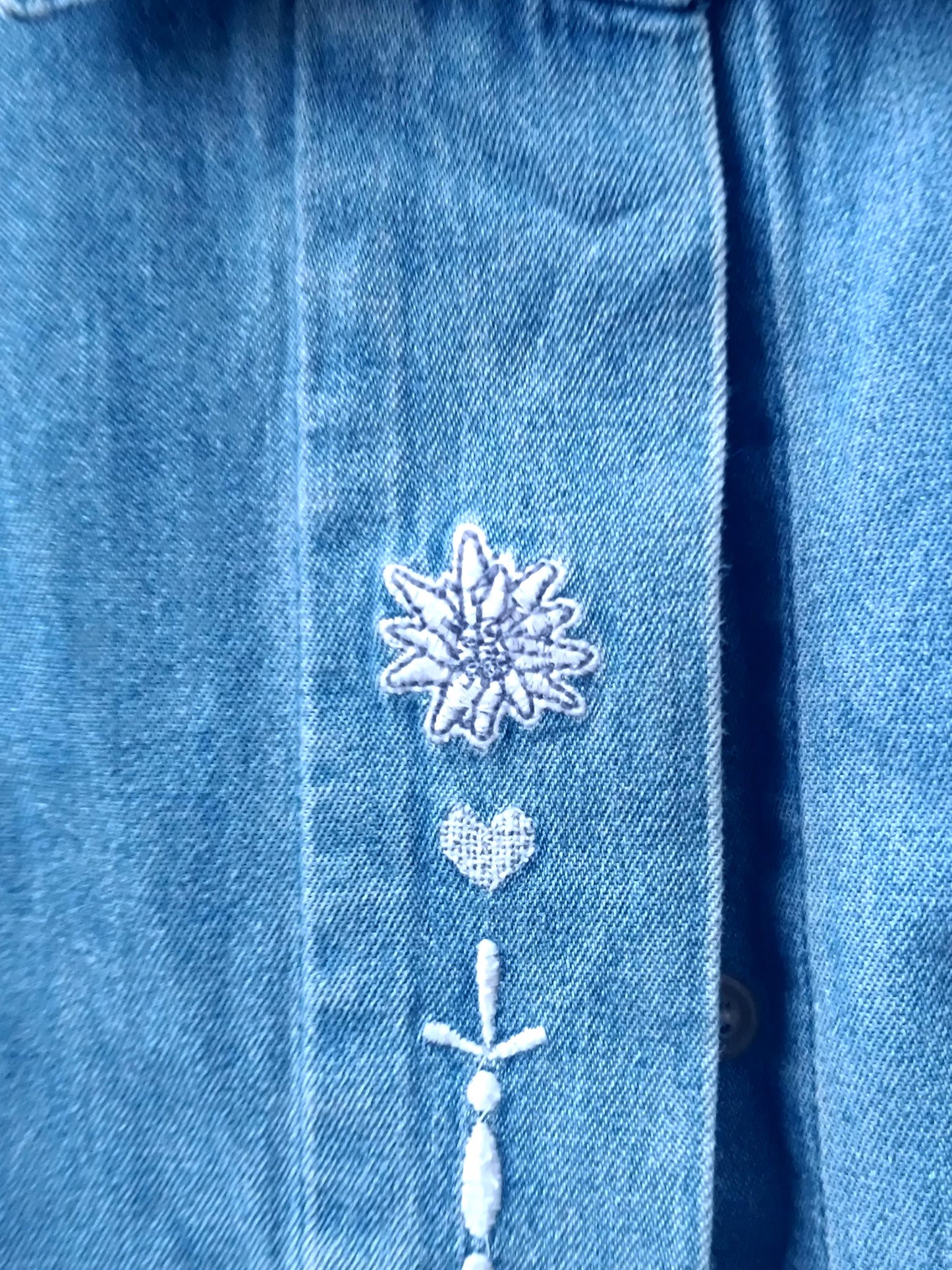 Vintage Embroidered Denim Shirt| 90s Oversized Boho Button-Up| Floral Western Top, Unique Light Wash 90s Style| Sustainable Casual Blouse