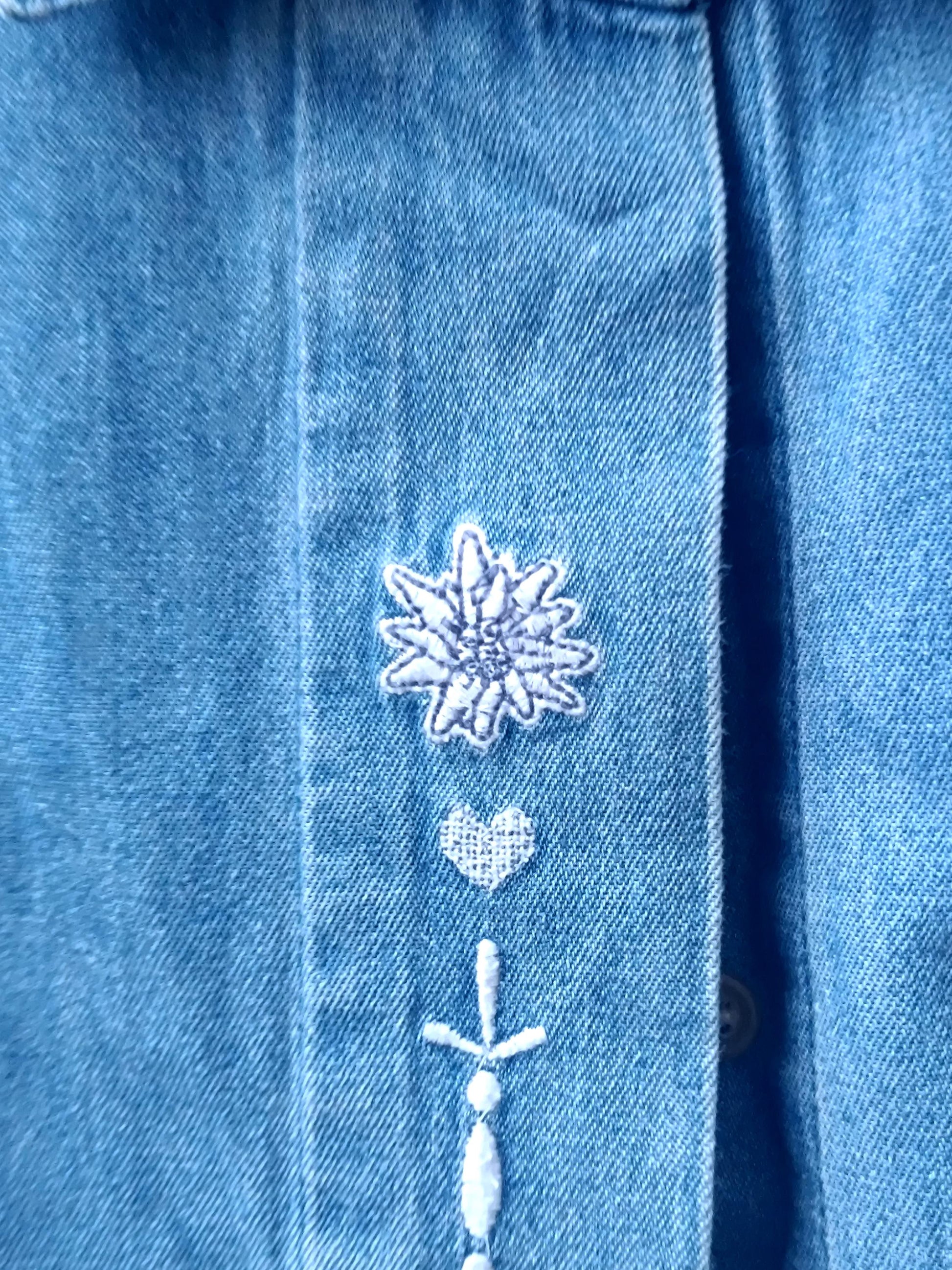 Vintage Embroidered Denim Shirt| 90s Oversized Boho Button-Up| Floral Western Top, Unique Light Wash 90s Style| Sustainable Casual Blouse