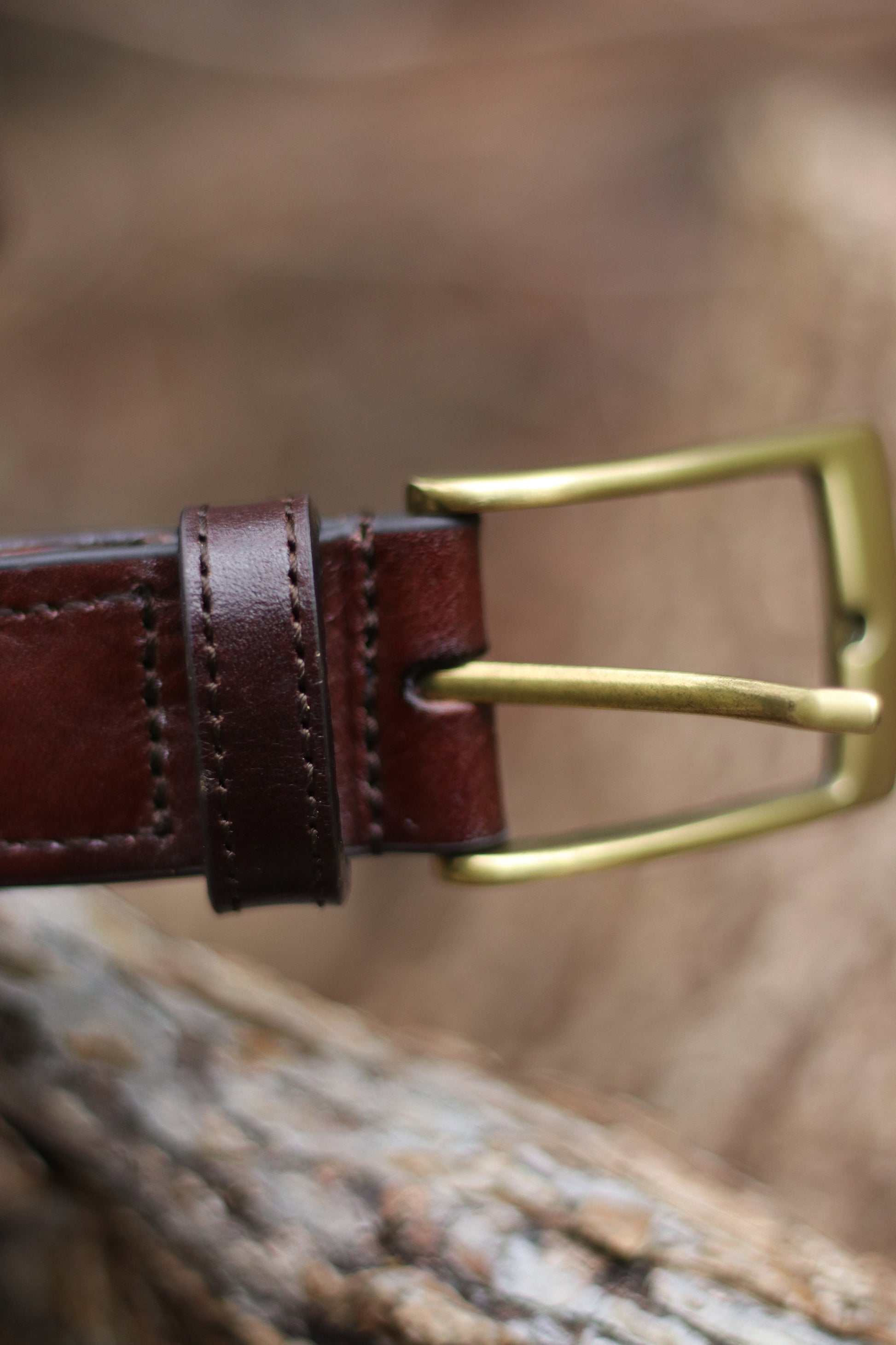 Vintage classic brown belt with gold colored buckle| Minimalist 90s leather woven acessory