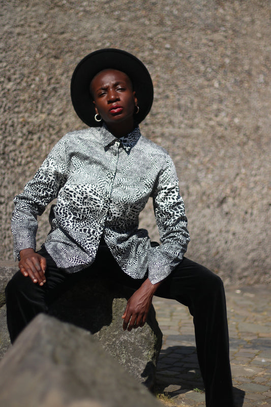 Vintage animal print blouse| 90s monochrome long sleeved shirt| Minimalist Workwear shirt