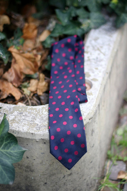 Vintage Van Linnen Silk Tie | Polka dotted tie in red and blue | Classic suit neck tie